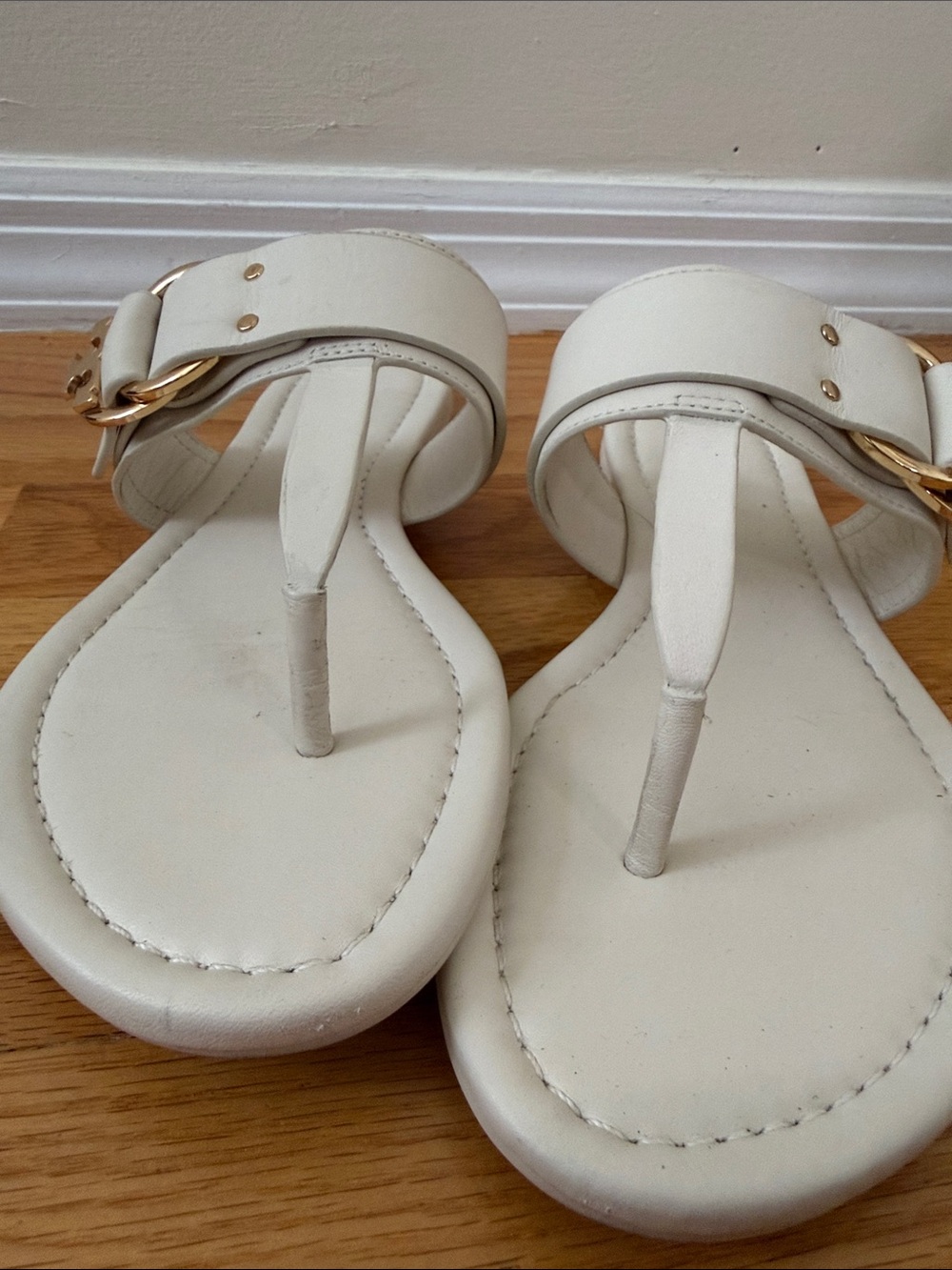 Tory Burch White Leather thong Sandals with Buckle Accent - Picture 3 of 4